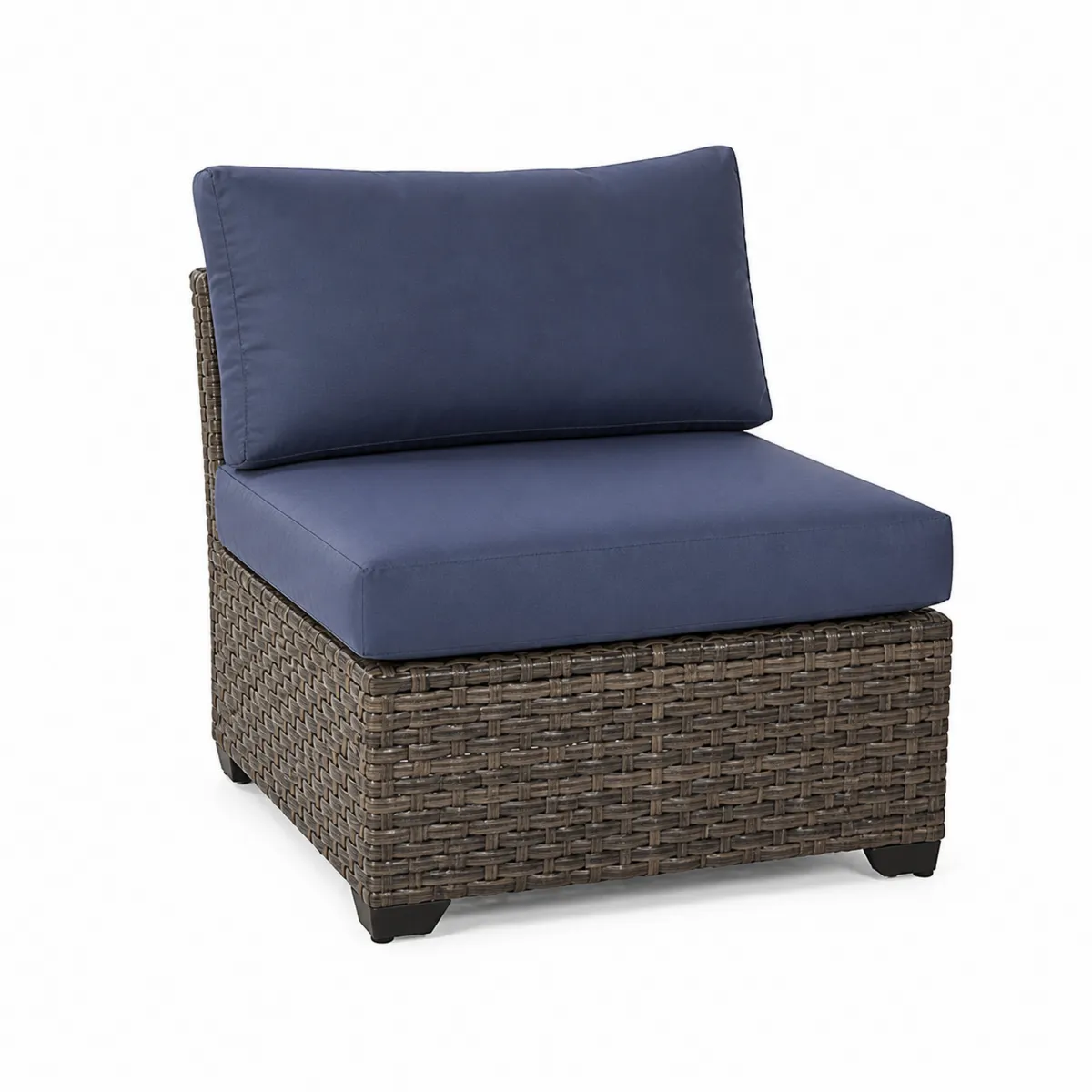Fauteuil en résine tressée avec coussins bleus