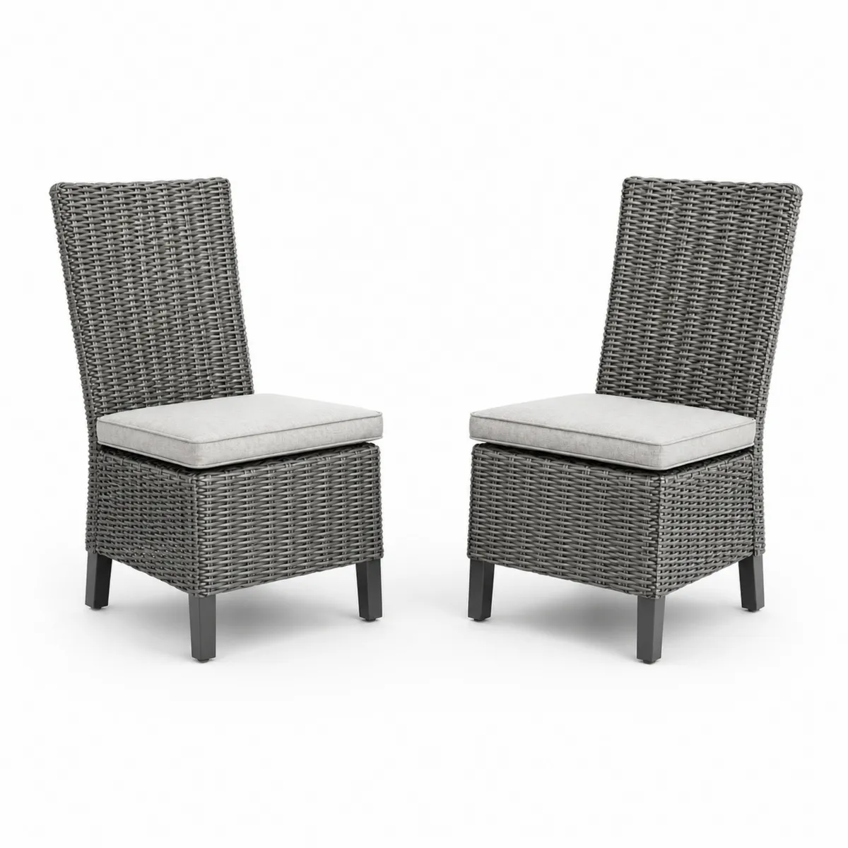 Lot de 2 chaises en résine tressée gris avec coussins en polyester