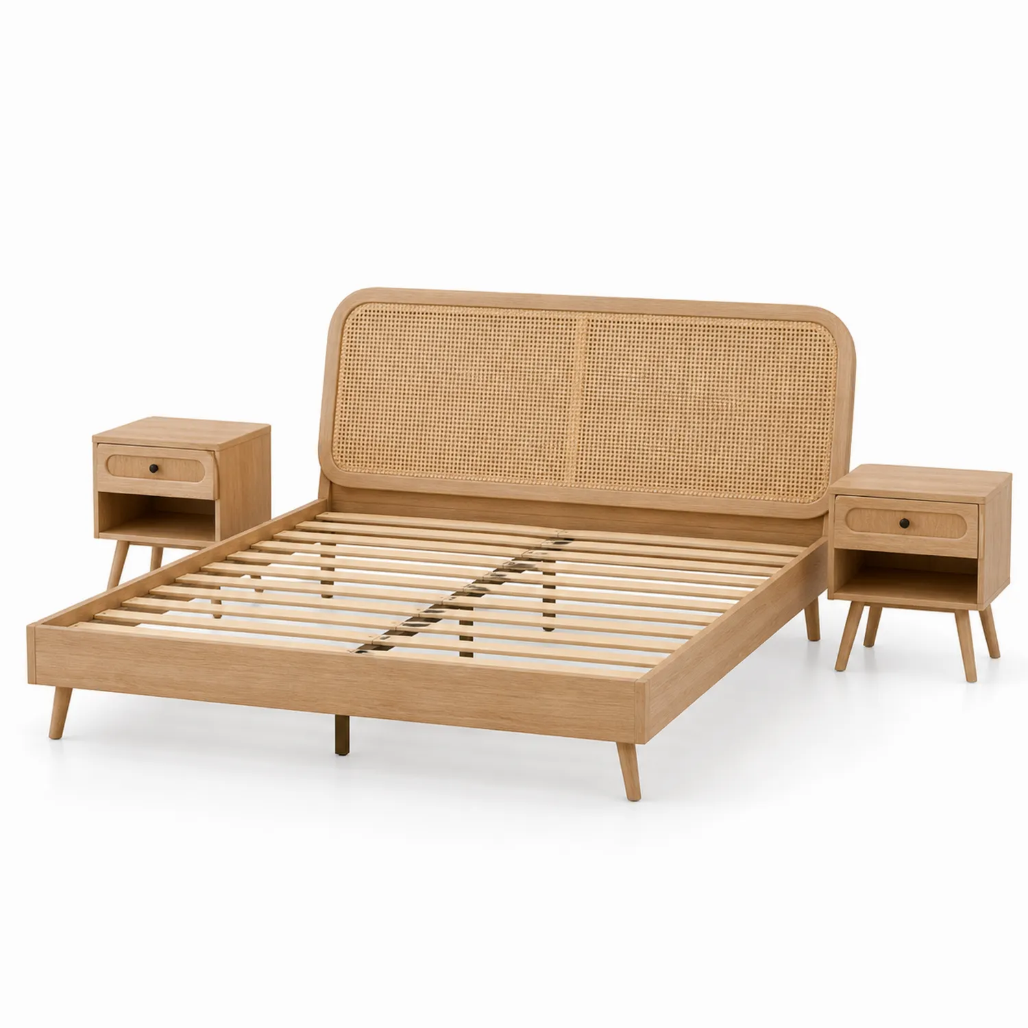 Lit double en bois avec tête de lit en rotin et deux tables de chevet