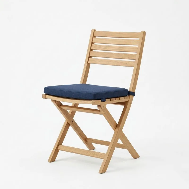 Silla plegable de madera con cojín azul-seltrivaria