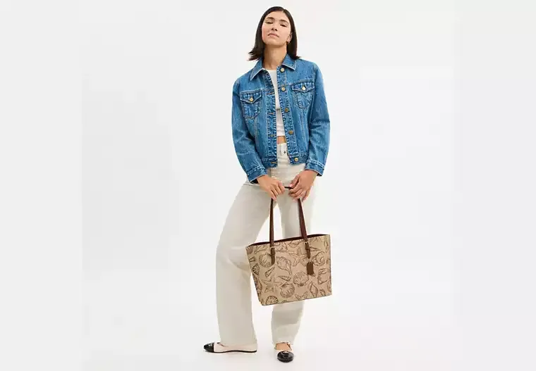 Mollie Tote Bag In Signature Canvas With Shell Print