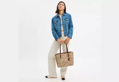 Mollie Tote Bag In Signature Canvas With Shell Print
