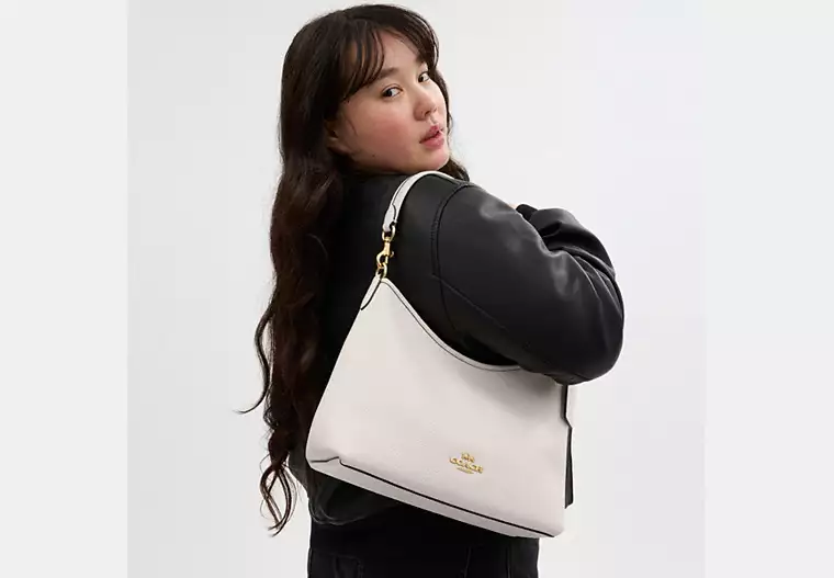 Laurel Shoulder Bag In Signature Canvas