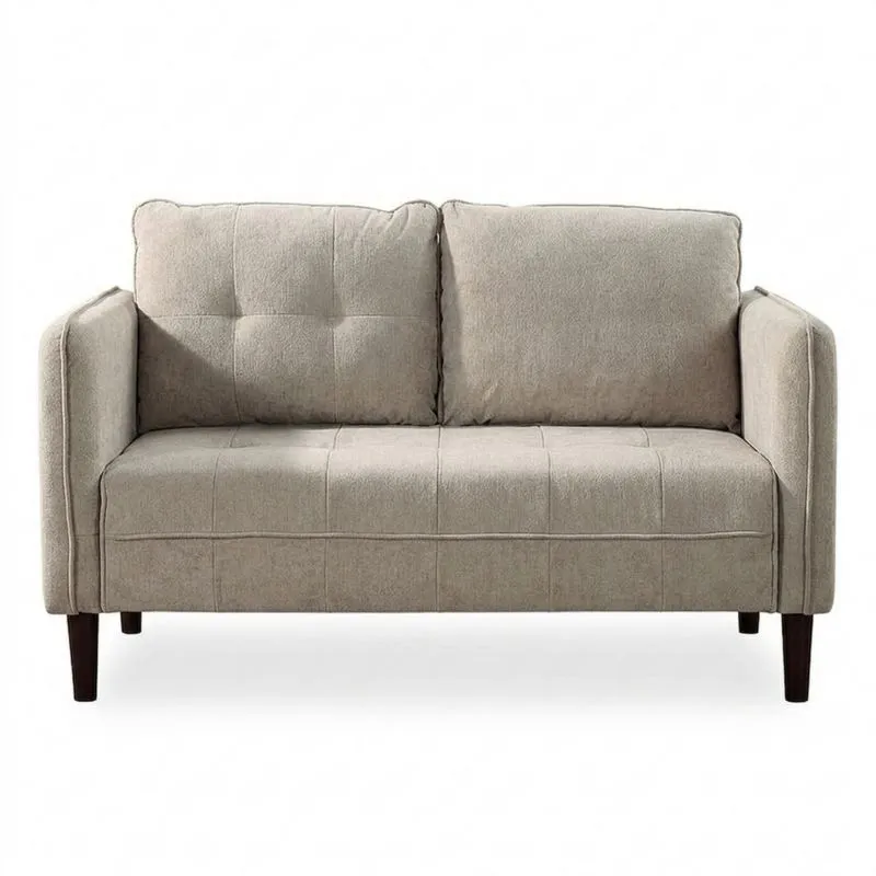 Das Zweisitzer-Sofa ist beigefarben und mit Polyestergewebe bezogen，Die Beine sind aus Eichenholz