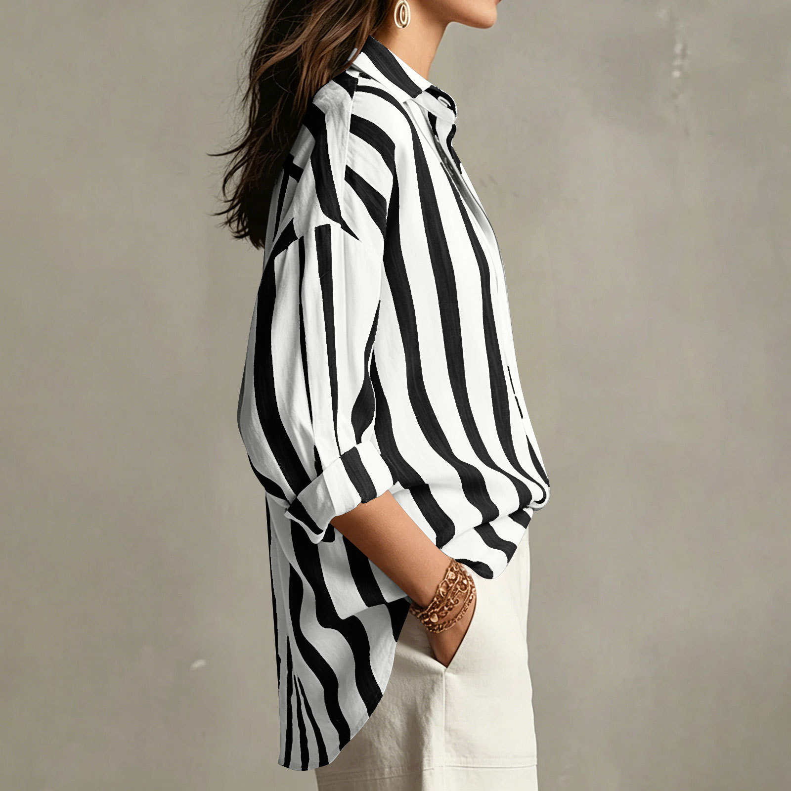 Détail de la manche latérale de la chemise rayée