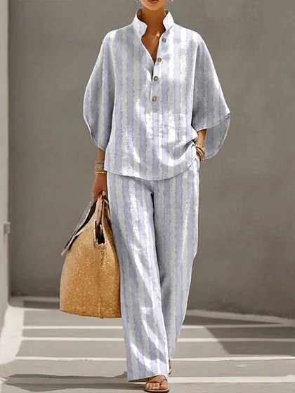 Zweiteiliges Set aus Damen-Poloshirt mit Stehkragen und weit geschnittener Hose im Retro-Stil