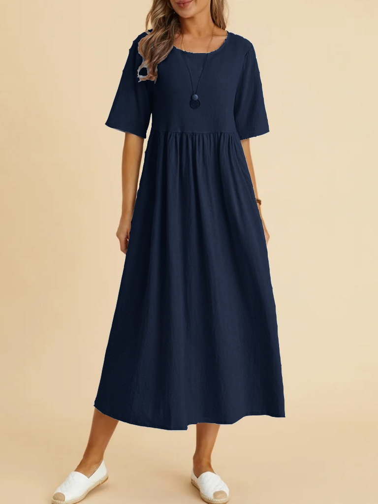 Locker sitzendes, kurzärmeliges Midikleid aus Baumwolle und Leinen mit Rundhalsausschnitt.