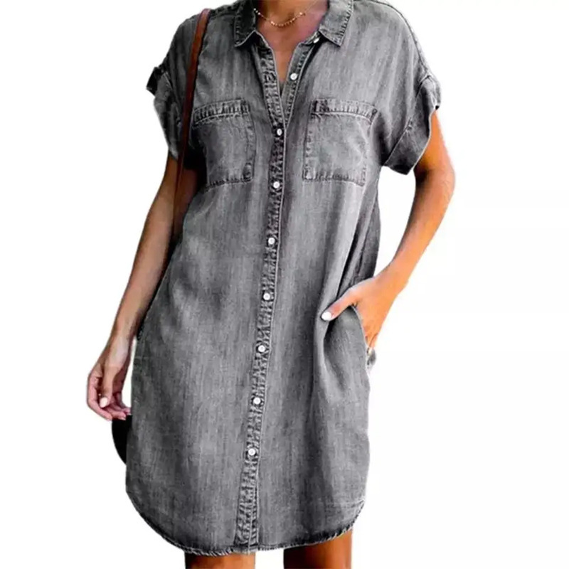 Kurzarm-Jeanskleid mit Kragen und schmaler Passform
