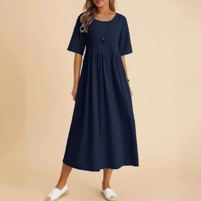 Locker sitzendes, kurzärmeliges Midikleid aus Baumwolle und Leinen mit Rundhalsausschnitt.