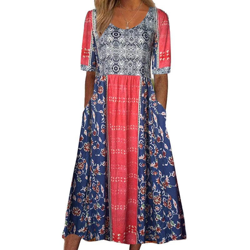 Damenkleid mit Rundhalsausschnitt, kurzen Ärmeln und Boho-Muster