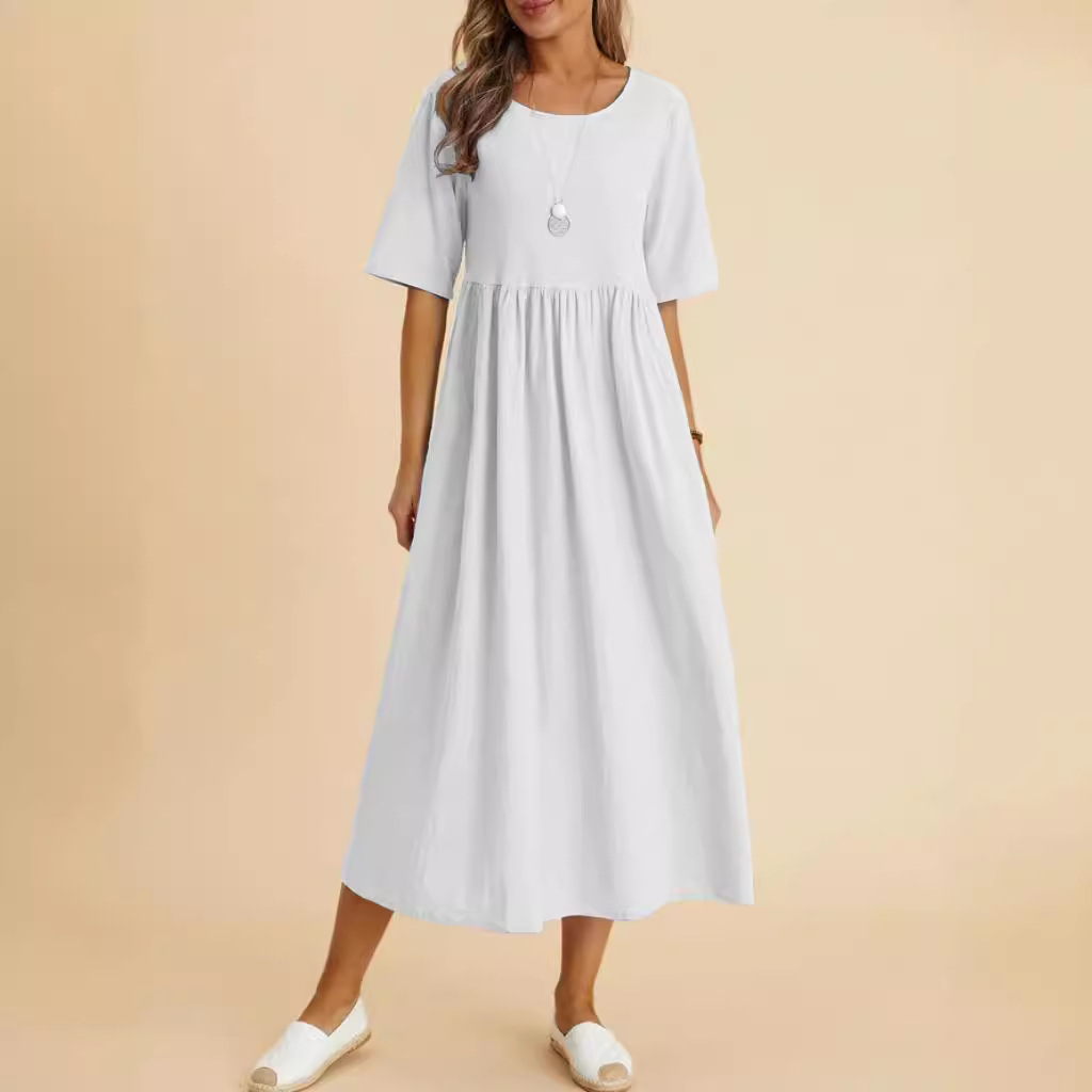 Locker sitzendes, kurzärmeliges Midikleid aus Baumwolle und Leinen mit Rundhalsausschnitt.