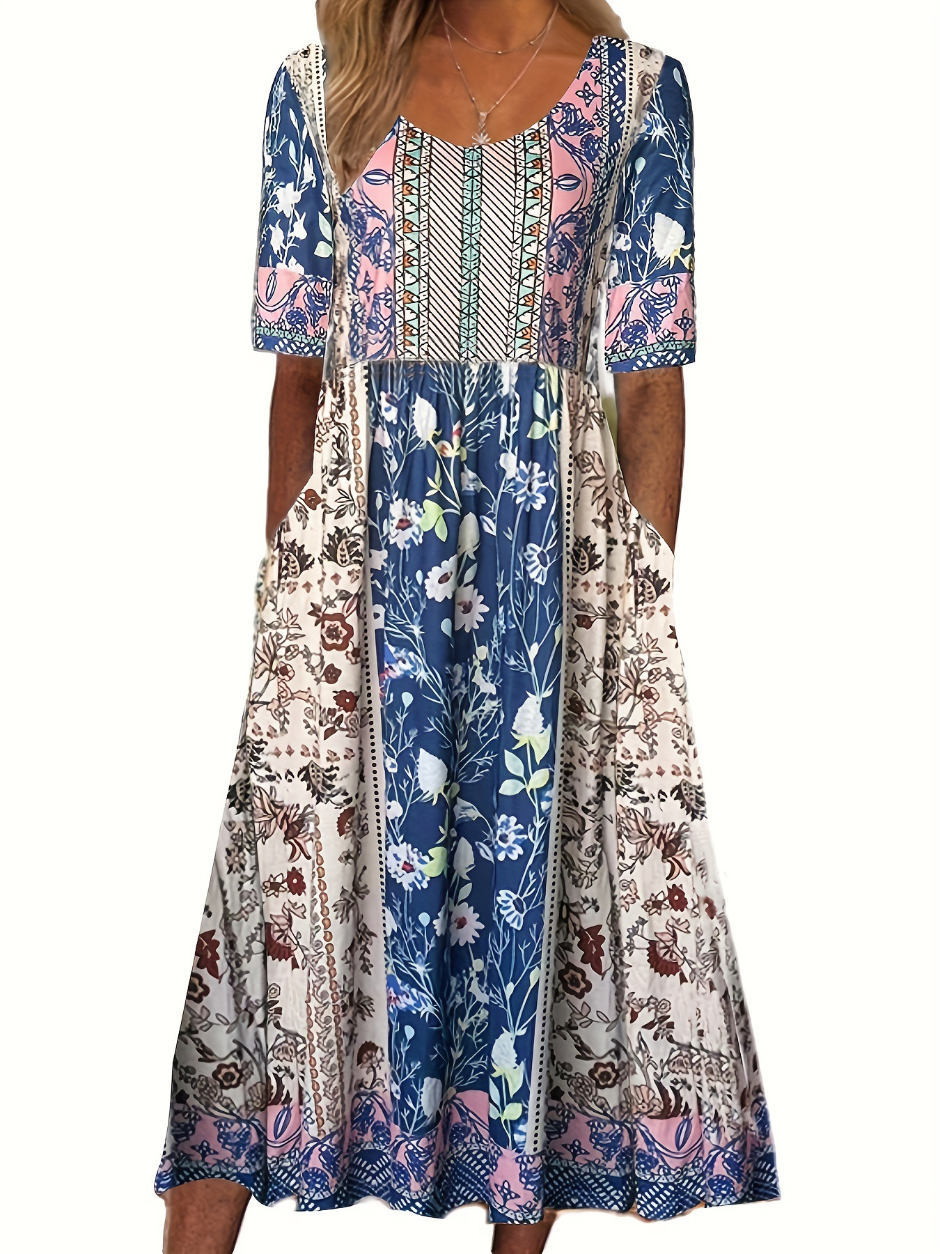 Damenkleid mit Rundhalsausschnitt, kurzen Ärmeln und Boho-Muster