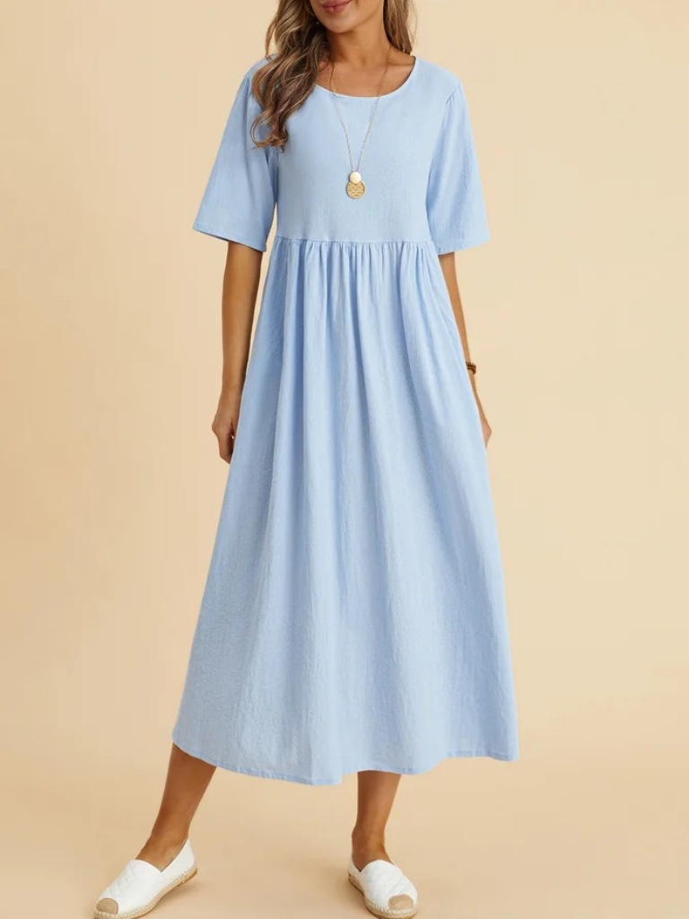 Locker sitzendes, kurzärmeliges Midikleid aus Baumwolle und Leinen mit Rundhalsausschnitt.