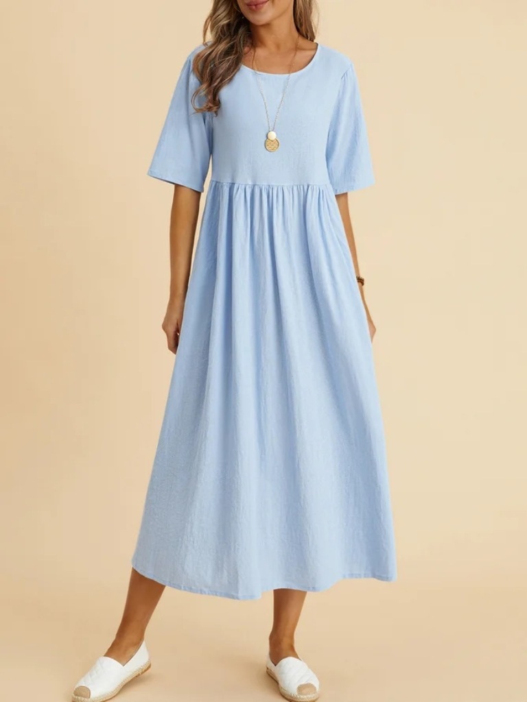 Locker sitzendes, kurzärmeliges Midikleid aus Baumwolle und Leinen mit Rundhalsausschnitt.