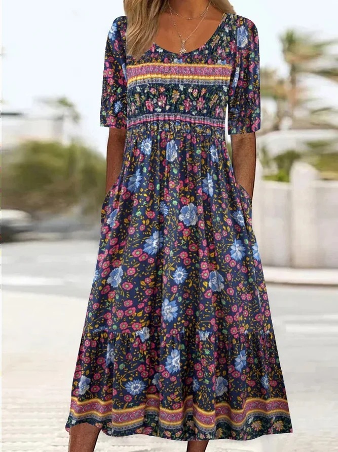 Damenkleid mit Rundhalsausschnitt, kurzen Ärmeln und Boho-Muster