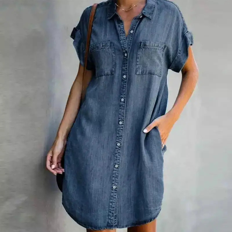 Kurzarm-Jeanskleid mit Kragen und schmaler Passform