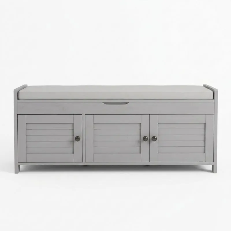 Eine Bank aus grauem Massivholz und MDF.