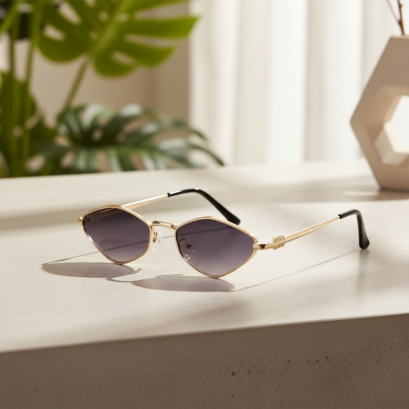 Women's sunglasses with unique polygonal shape and ocean design