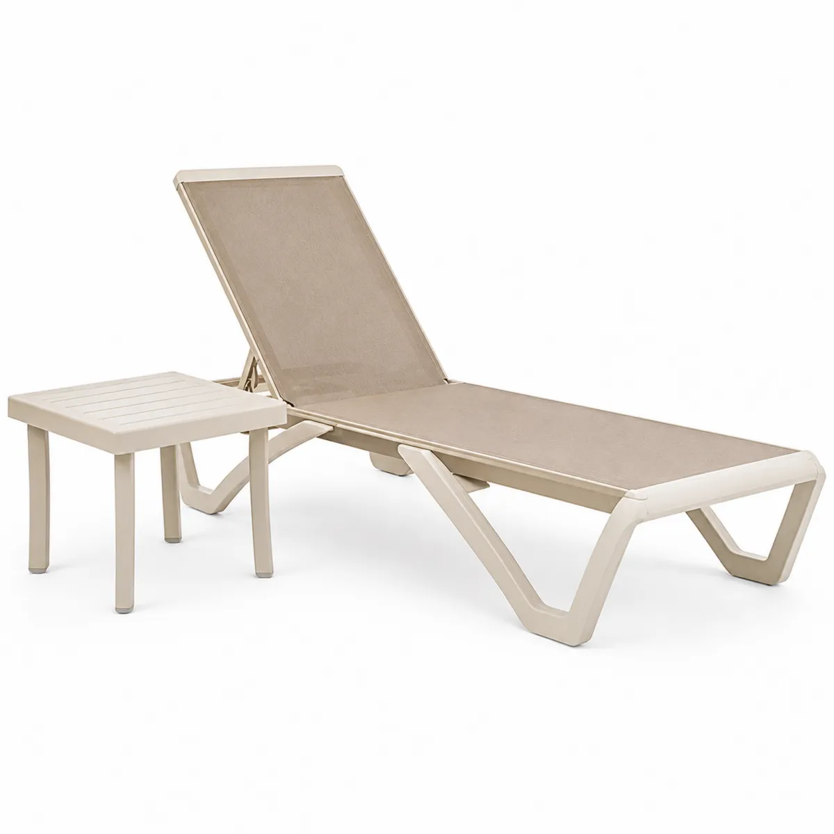 Chaise longue et table basse en plastique Beige
