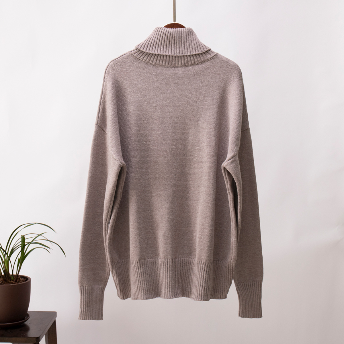 Loose knitted pullover sweater for women