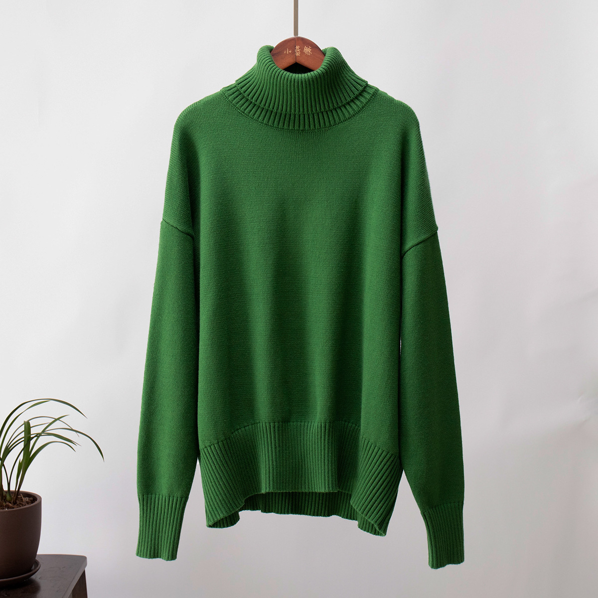 Loose knitted pullover sweater for women