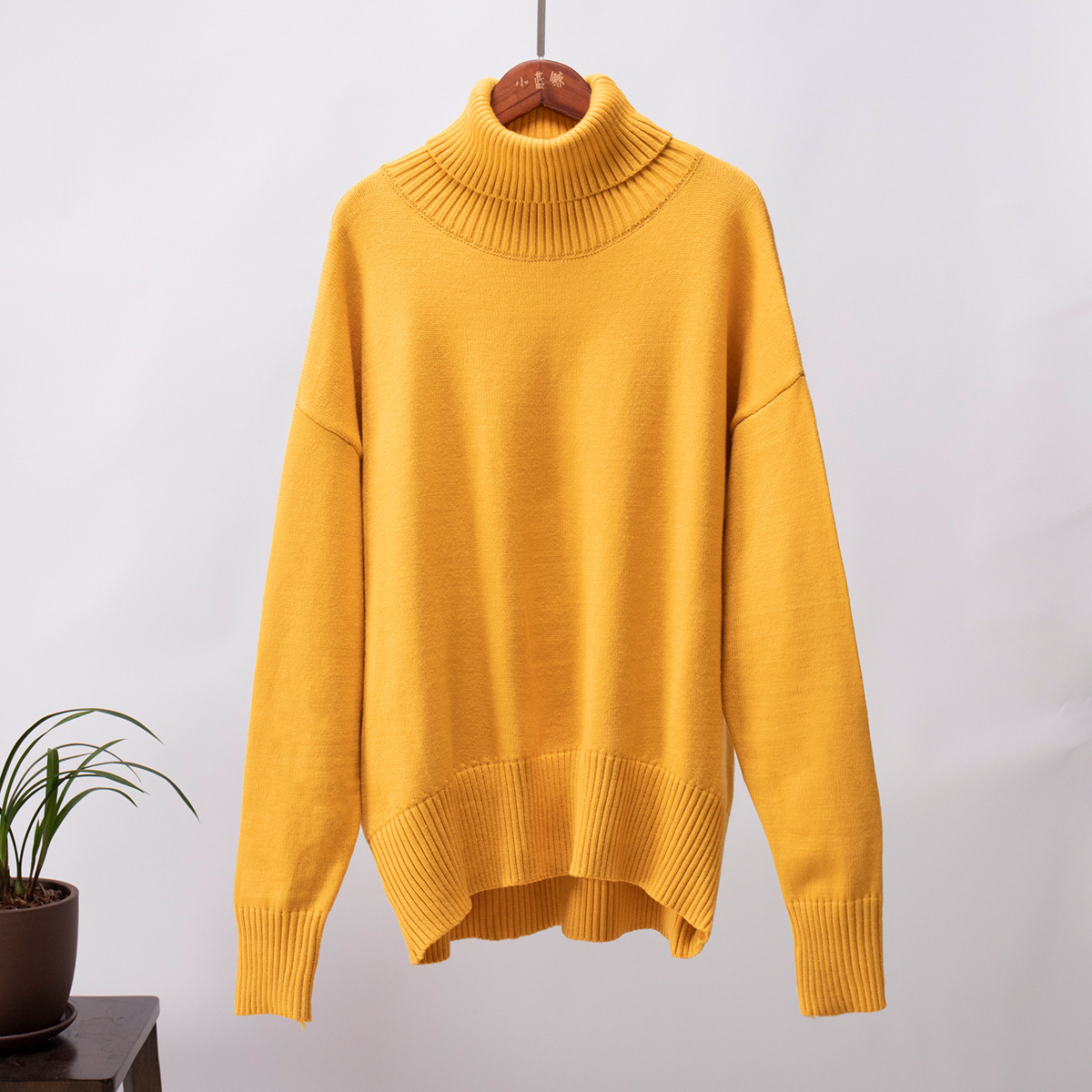 Loose knitted pullover sweater for women