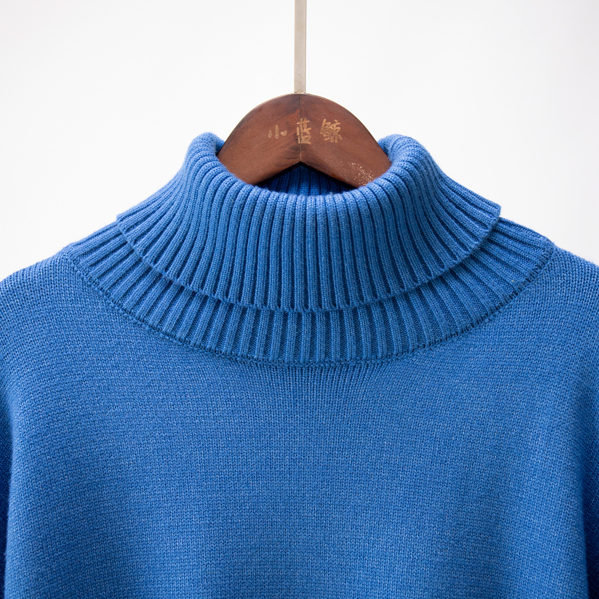 Loose knitted pullover sweater for women