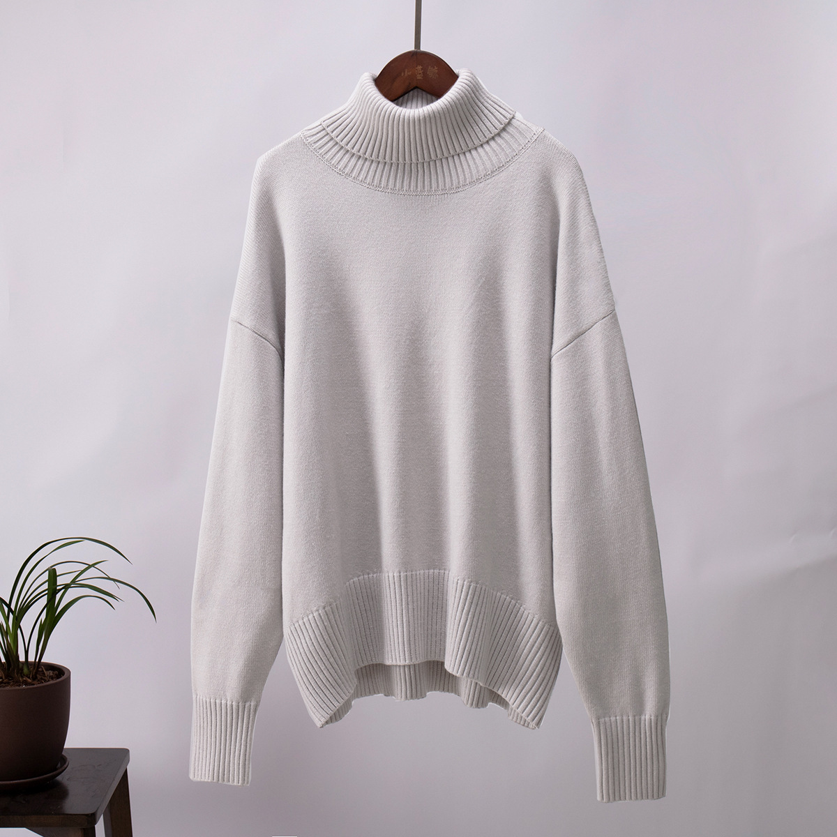 Loose knitted pullover sweater for women