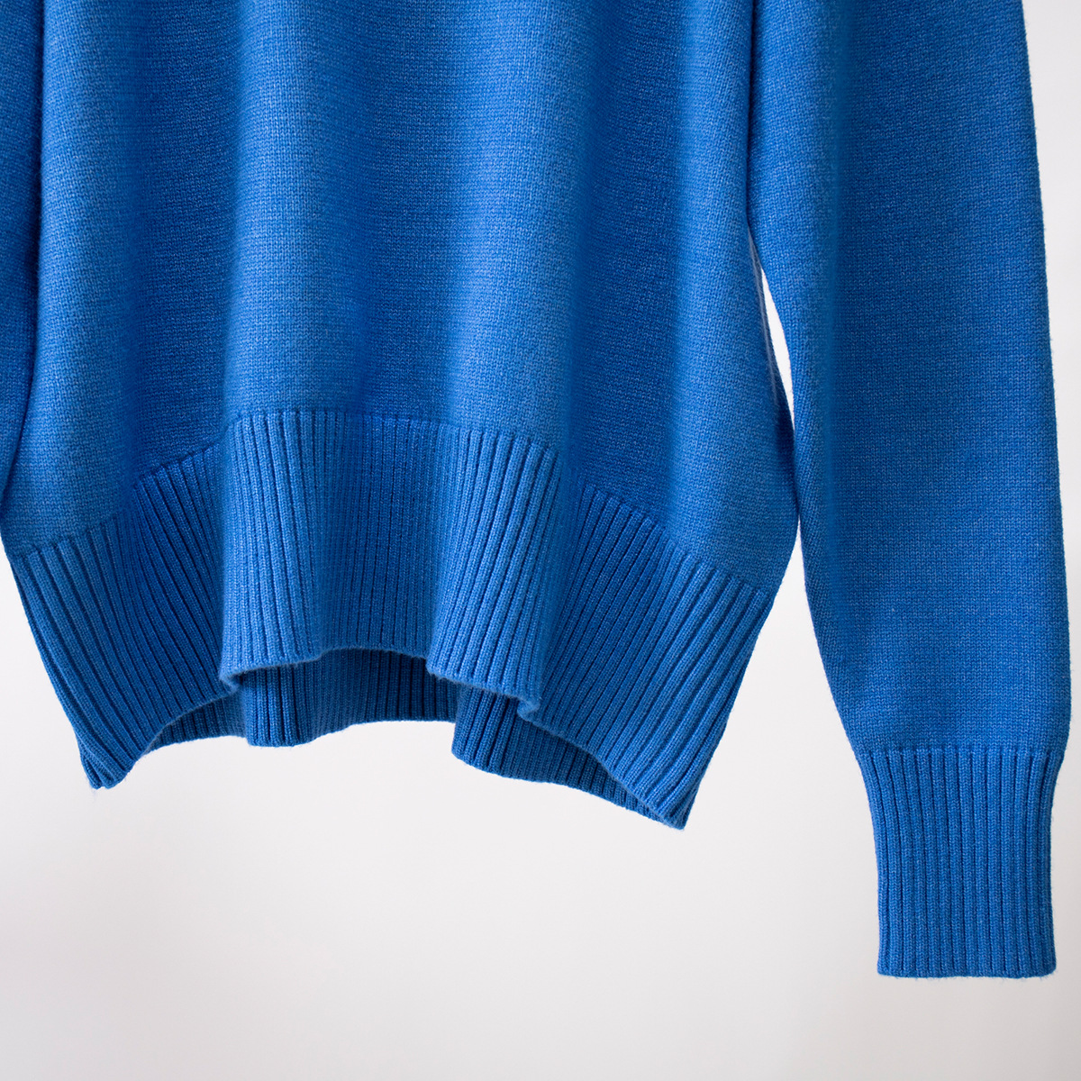 Loose knitted pullover sweater for women