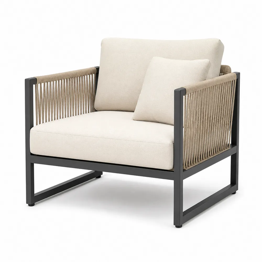 Outdoor-Clubstuhl mit Aluminiumrahmen und Polsterung in Beige