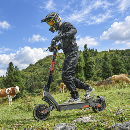 KuKirin G4 Ultra Electric Scooter with Dual 1000W Motors, 60V 20Ah Battery, 70km/h Max Speed, 80km Range, All-New Stem Design, 155×55mm Display & Bluetooth Audio (Pre-sale)