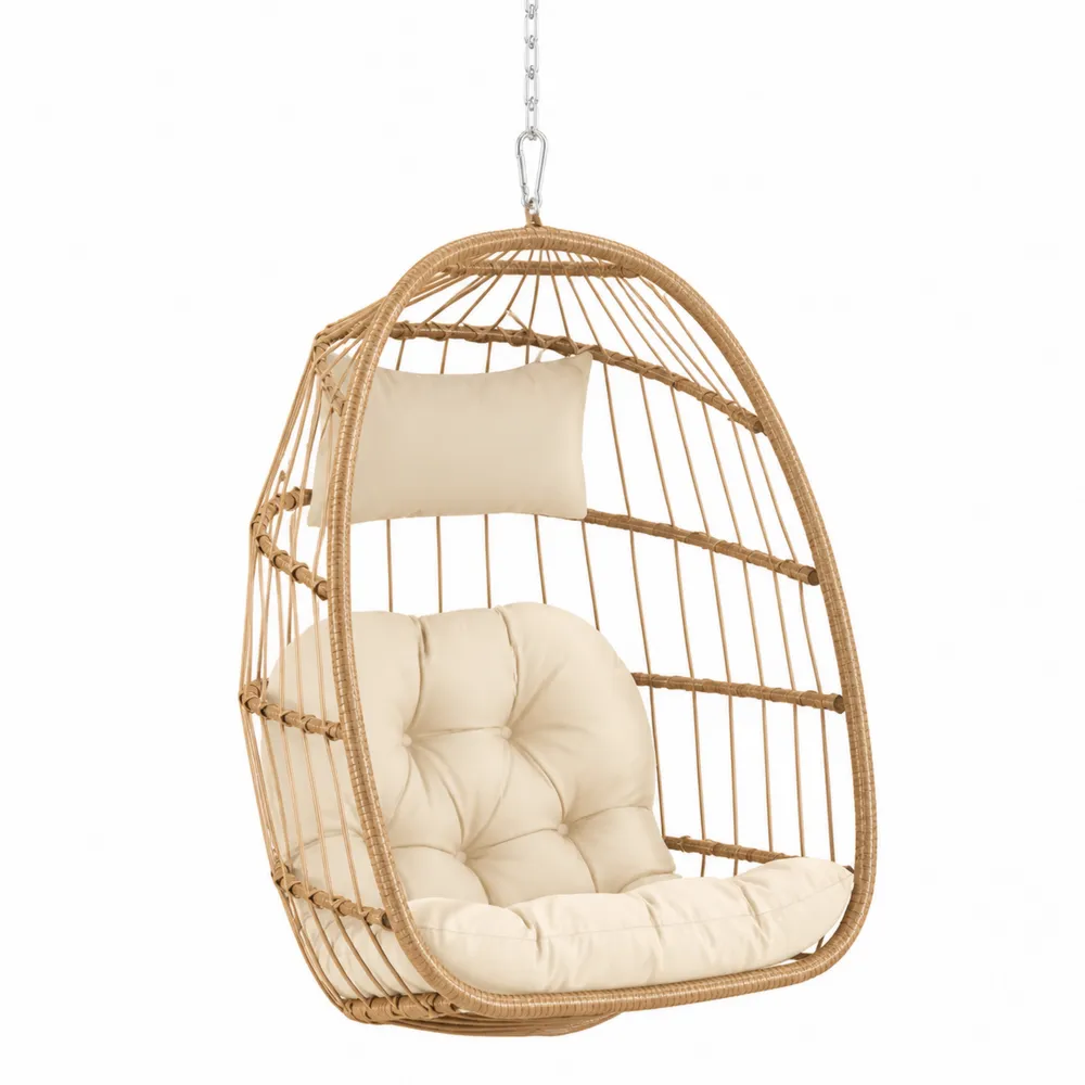 Poltrona sospesa in rattan con cuscini in poliestere beige