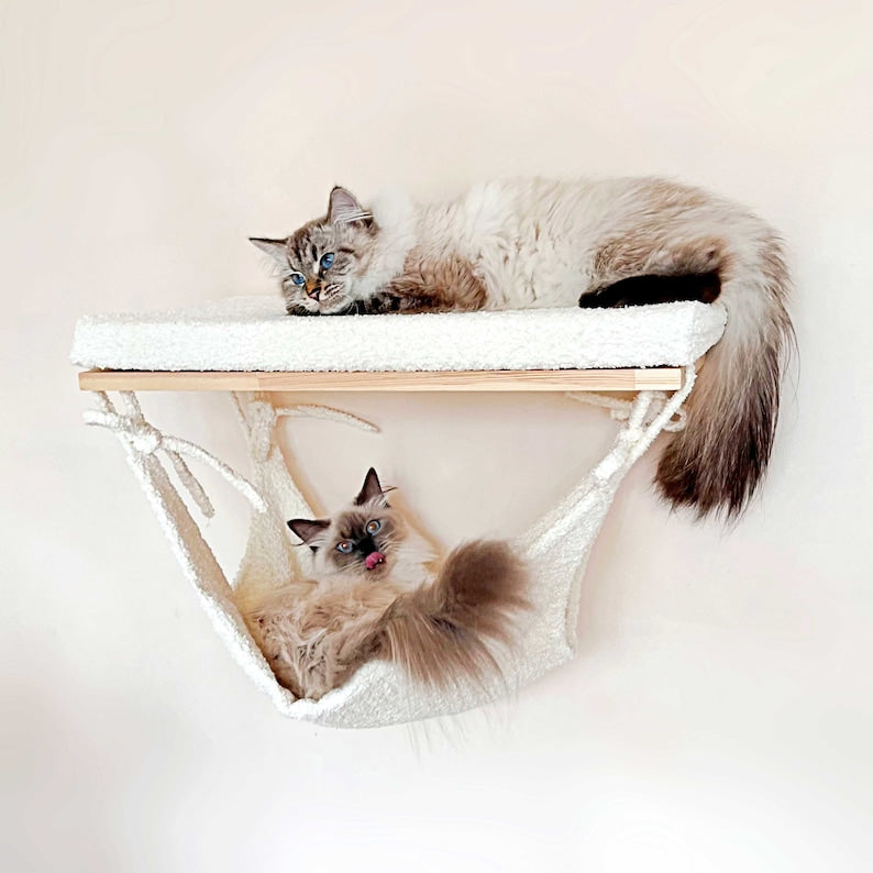 Lit mural pour chat avec étagère en bois et hamac moderne