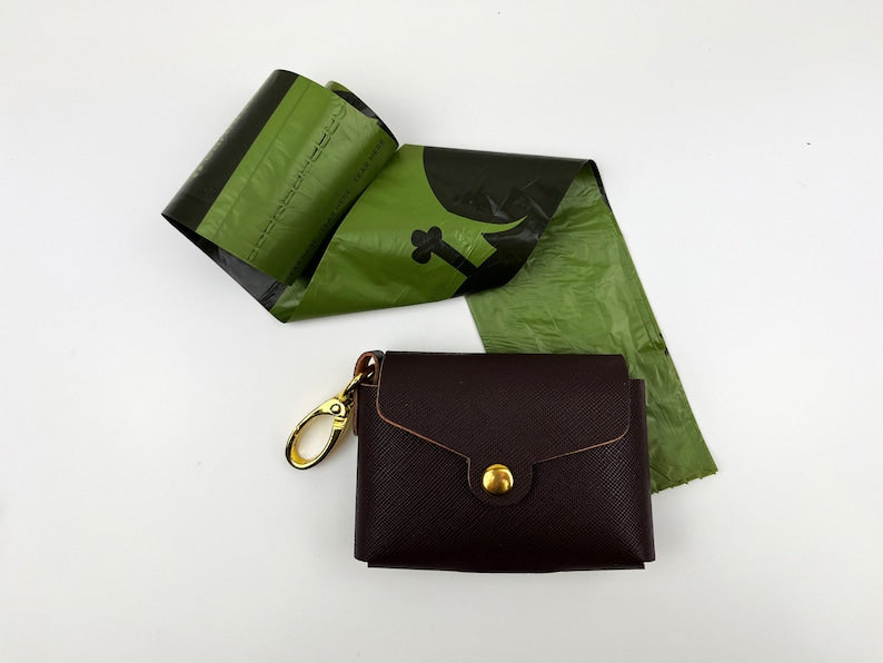 Porte-sac à crottes pour chien en cuir végétalien pratique