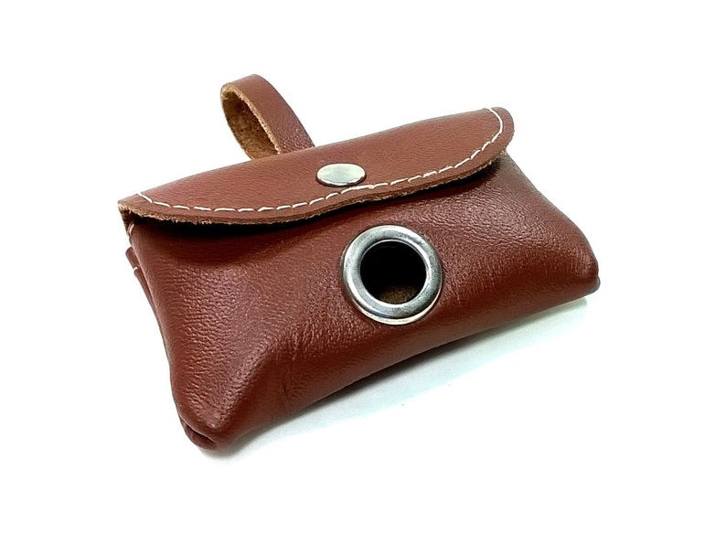 Porte-sac à crottes pour chien cuir marron style classique