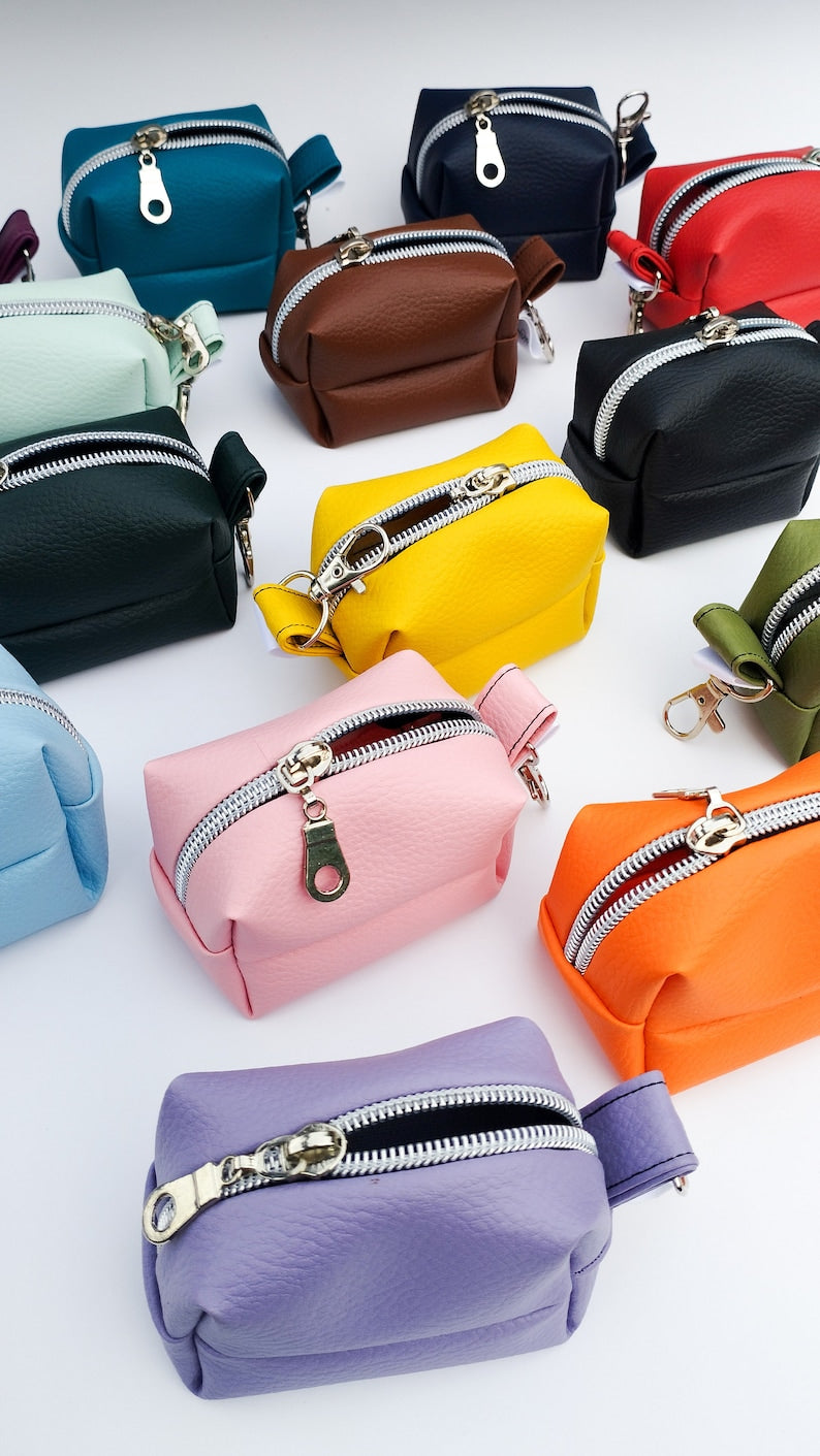 Porte-sac à crottes pour chien avec distributeur de sacs