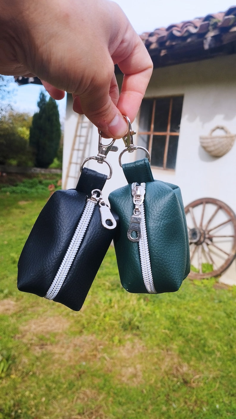 Porte-sac à crottes pour chien avec distributeur de sacs