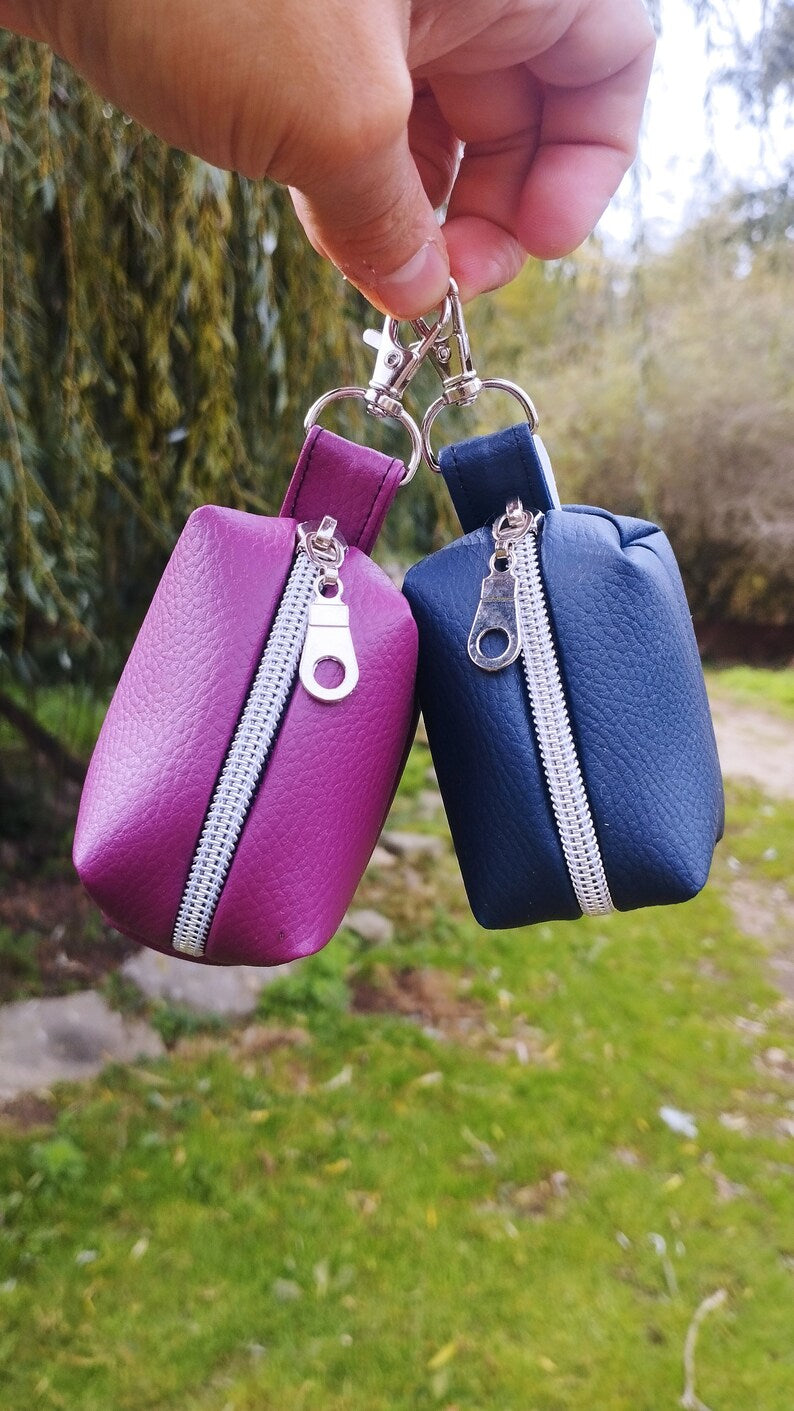 Porte-sac à crottes pour chien avec distributeur de sacs