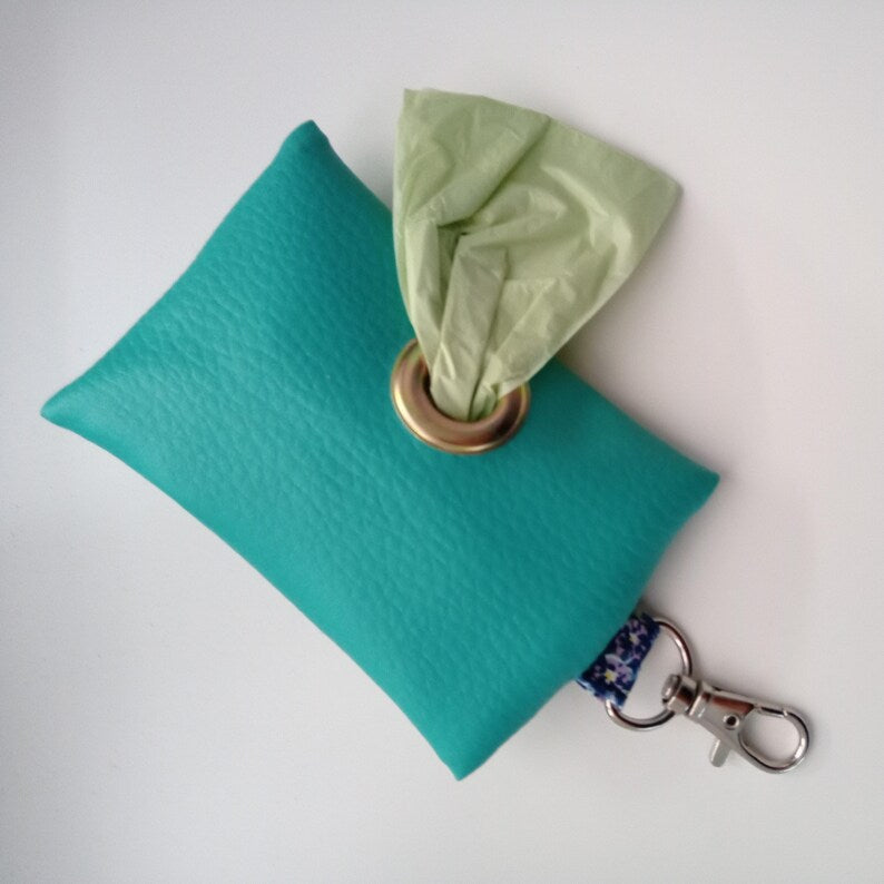 Porte-sac à crottes pour chien sac à déjections compact