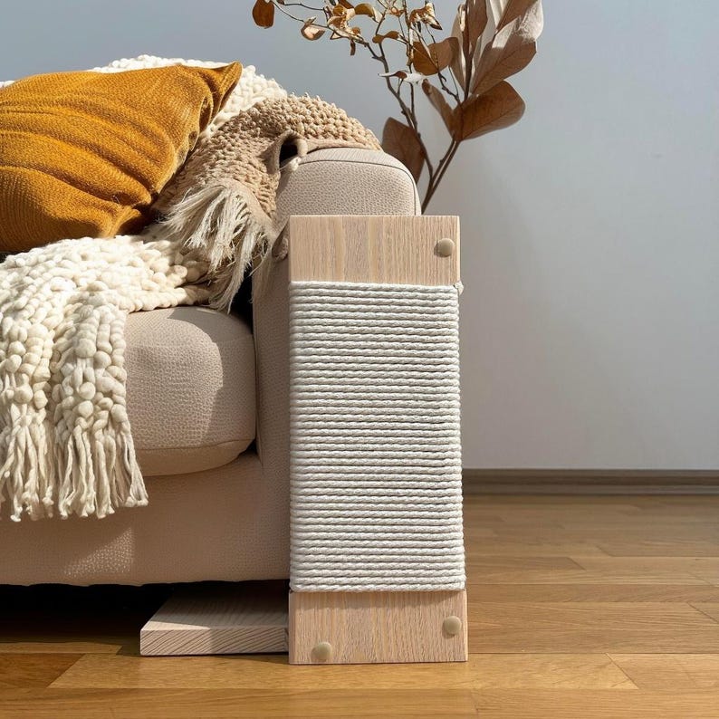 Griffoir pour chat en bois avec tapis d’angle moderne