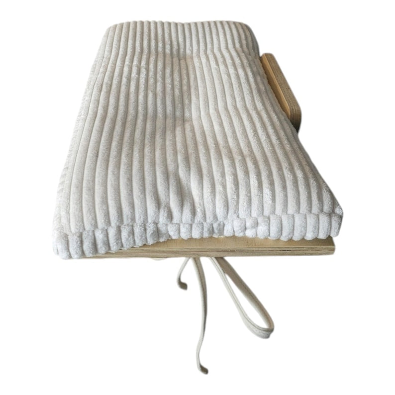 LEVEL 50 x 25 avec coussin, mobilier mural moderne pour chat, perchoir avec couchages. Aire de jeux, abri et étagère à grimper. Plusieurs couleurs, sans danger pour les animaux.