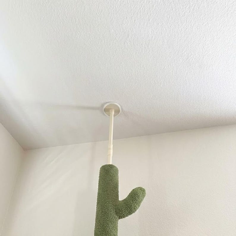 Arbre à chat au sol du sol au plafond avec griffoir en sisal et condo