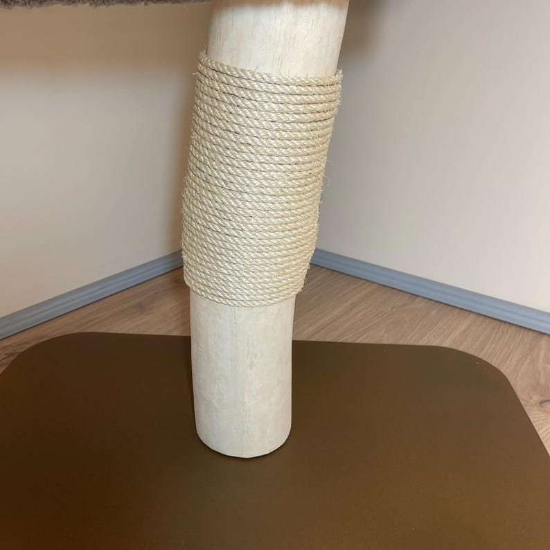 Arbre à chat au sol pour grands chats en bois avec corde de sisal