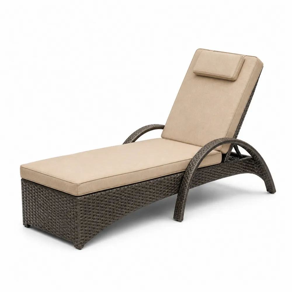 Liegestuhl aus Rattan mit verstellbarer Lehne und Polsterung Beige