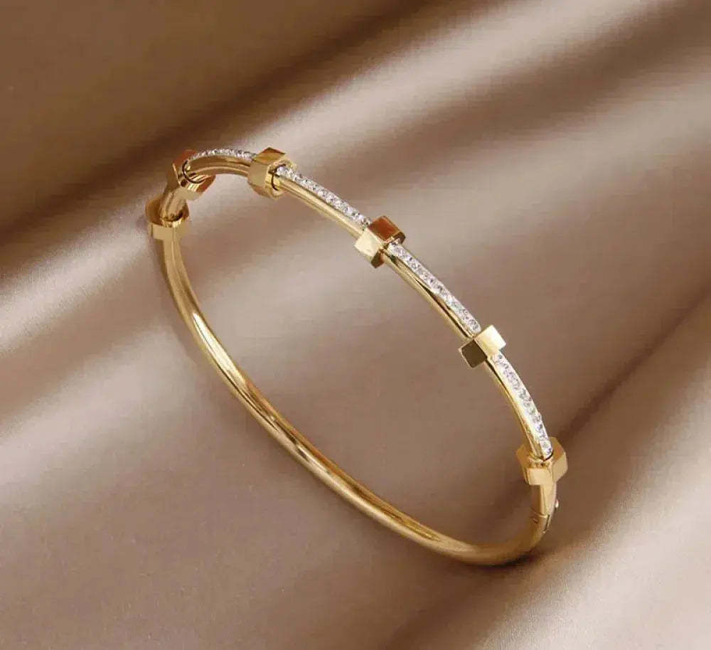 Elegantný žiarivo zlatý náramok-Eleanor Hart SK