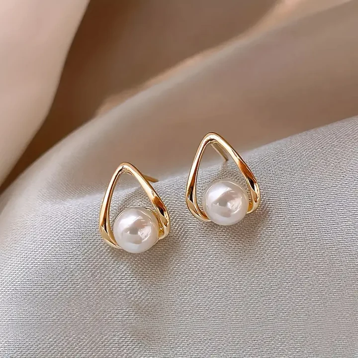 Elegantné náušnice s dutými trojuholníkovými perlami-Eleanor Hart SK