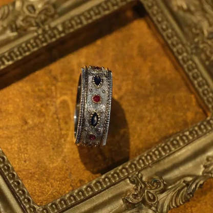 Vintage strieborný palácový štýl s vložkami červeného a modrého kryštálového prsteňa-Eleanor Hart SK