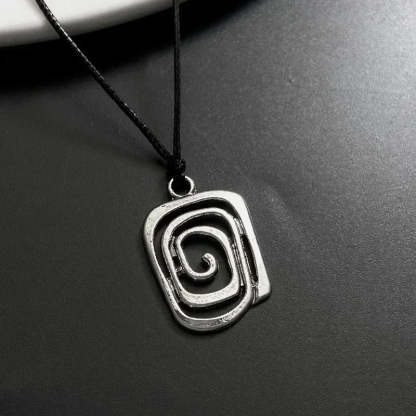 Ručne vyrobený strieborný náhrdelník s kmeňovými špirálami-Eleanor Hart SK