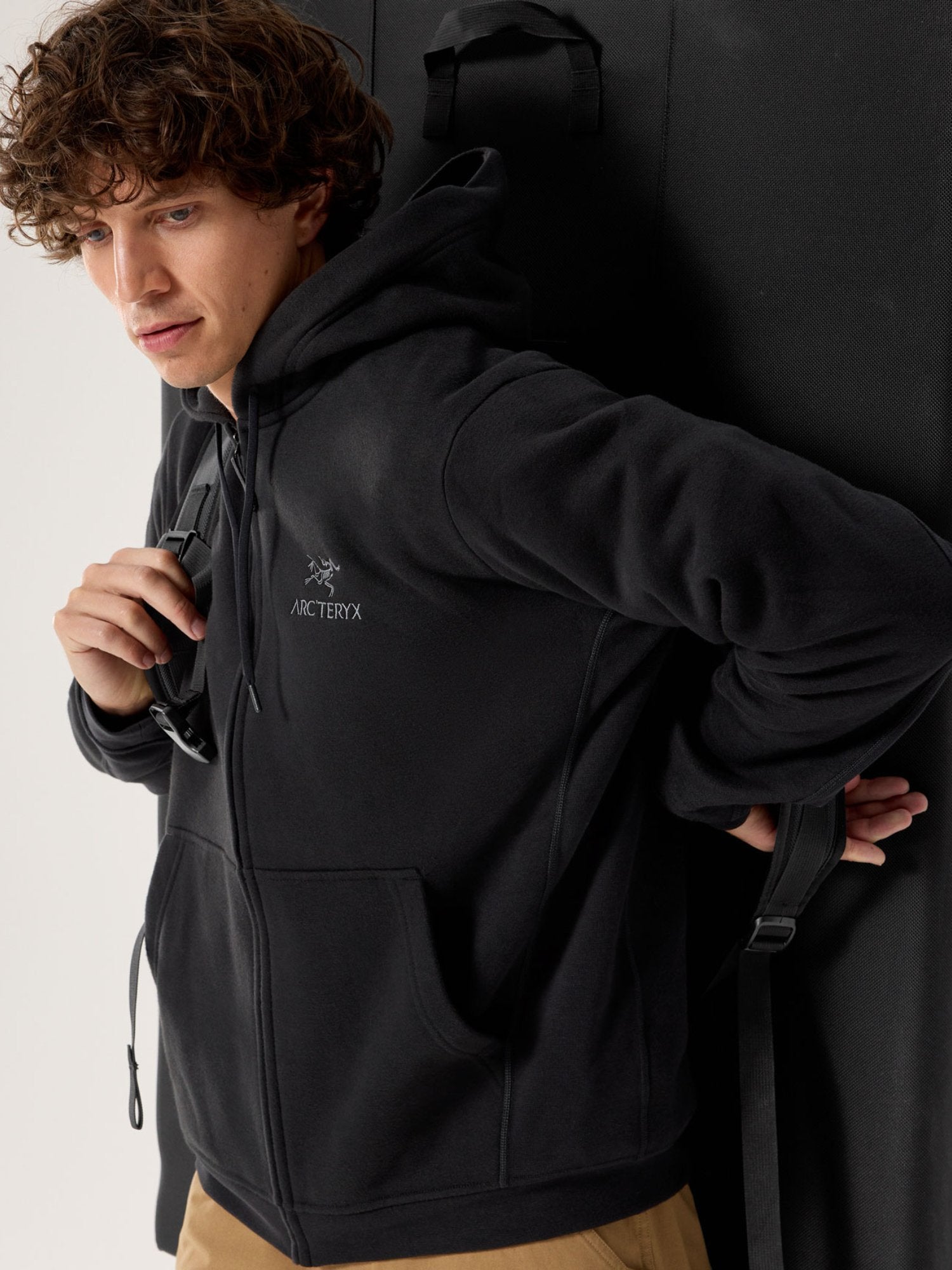 エンブレム フリース フルジップ フーディ メンズ