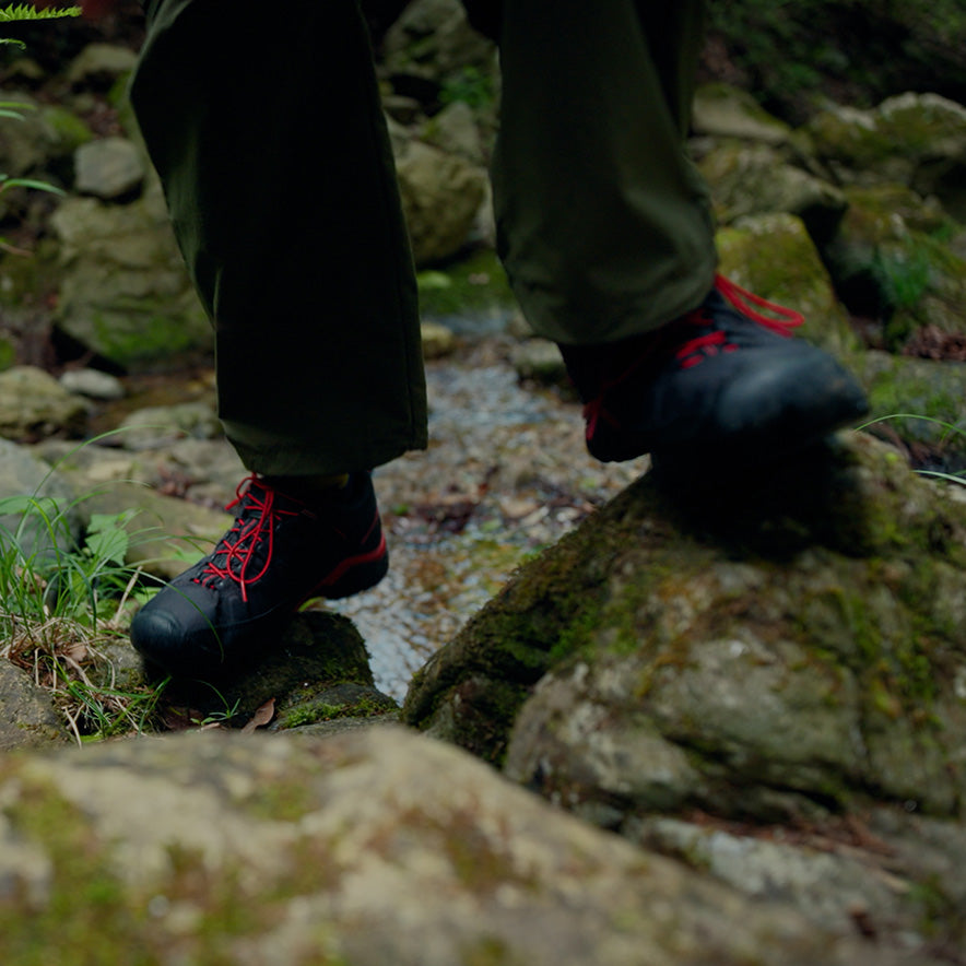 メンズ ターギー EXP ウォータープルーフ KEEN x Marmot  |  Black/Red